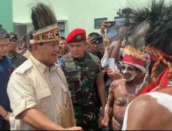 Prabowo Subianto memberikan sumbangan Rp 5 miliar untuk masyarakat Kamoro di Mimika