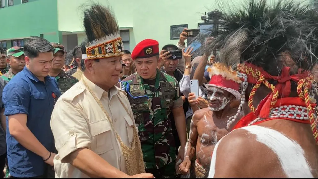 Prabowo Subianto memberikan sumbangan Rp 5 miliar untuk masyarakat Kamoro di Mimika