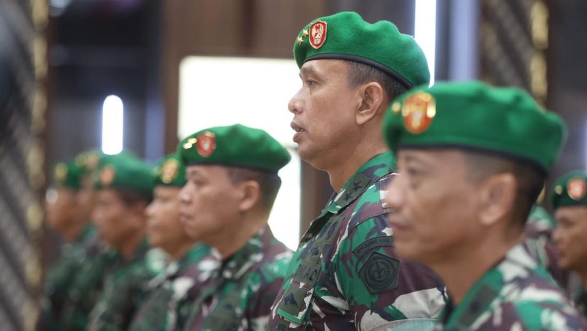 Contoh Pemimpin yang Tidak Baik: Seorang Perwira Mencela Sersan Kepala yang Lebih Berpengalaman