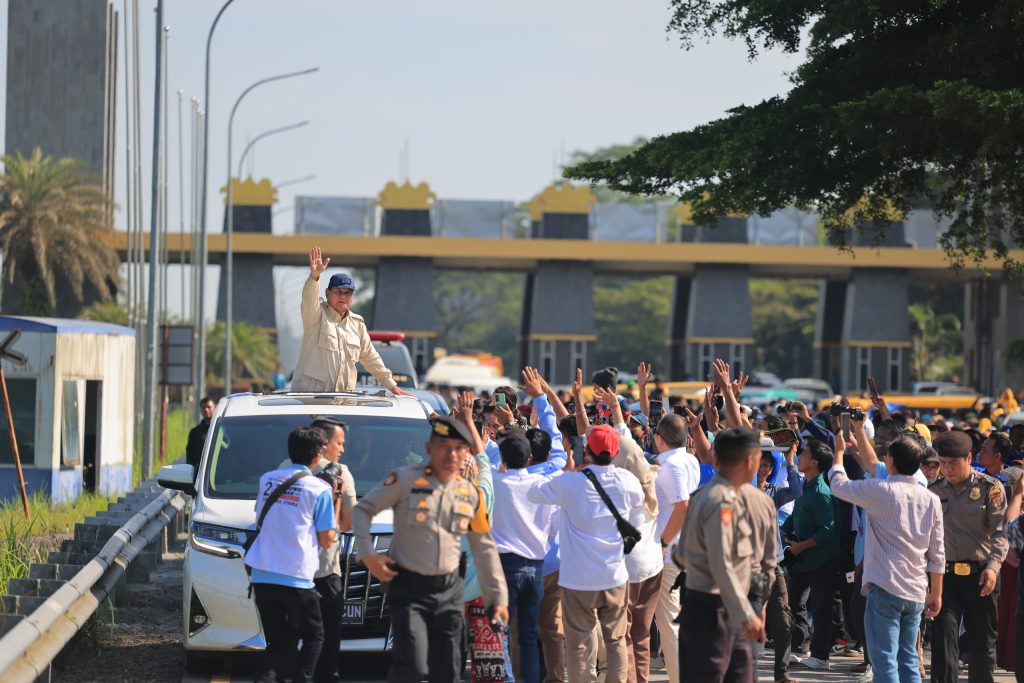 Pilih Calon Presiden yang di Tengah dan Membela Rakyat, Mesej dari Prabowo