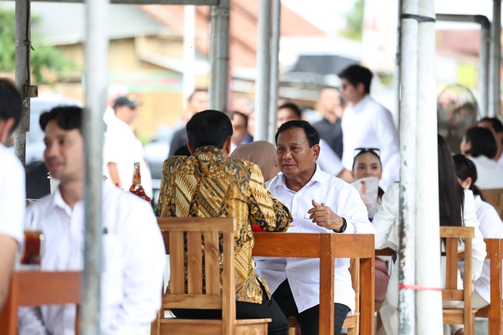 Jokowi dan Prabowo Mampir Makan Bakso dan Doakan Sukses Usaha Kuliner Sholeh