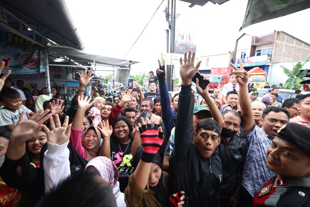 Ratusan Warga Jateng Antusias Melihat Jokowi dan Prabowo Makan Bakso Bersama: Semoga Tetap Terhubung dengan Rakyat