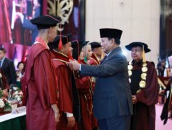 Prabowo Subianto Menghadiri Wisuda UKRI dan Mendorong Anak-anak Muda untuk Menjadi Pemimpin yang Peduli Terhadap Rakyat