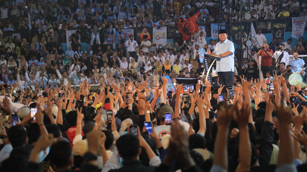 Prabowo Bertekad untuk Meningkatkan Gaji Guru di Hadapan Puluhan Ribu Masyarakat Sulsel