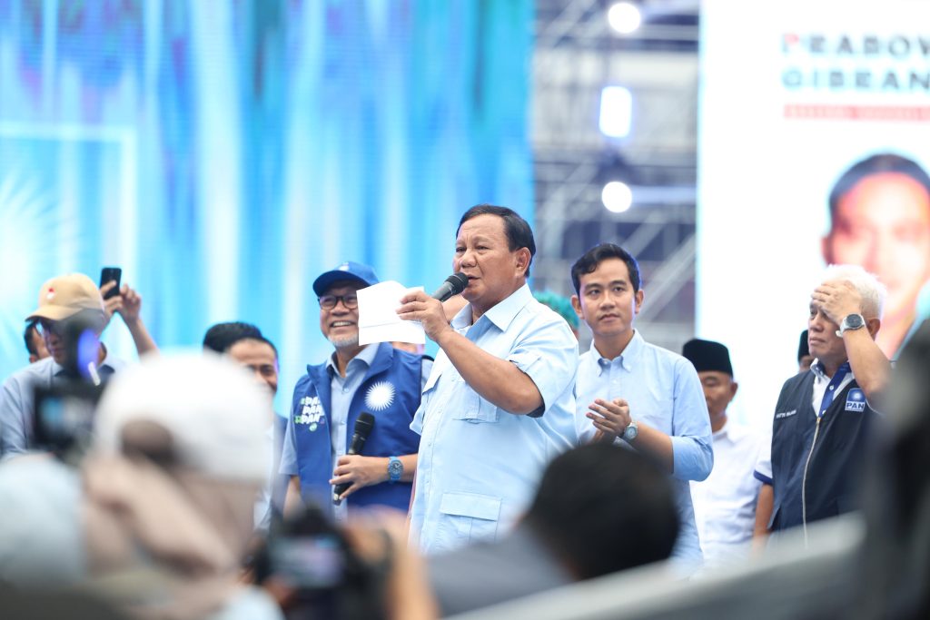 Prabowo Subianto Bawa Puluhan Ribu Warga di Bandung Berdoa untuk Palestina Selama Isra Mi’raj