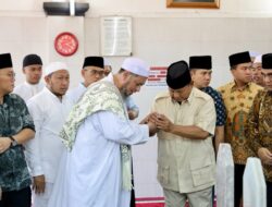 Prabowo Subianto Mengunjungi Habib Ali Kwitang dan Meminta Restu agar Pekerjaan Kita Lancar di Masa Depan