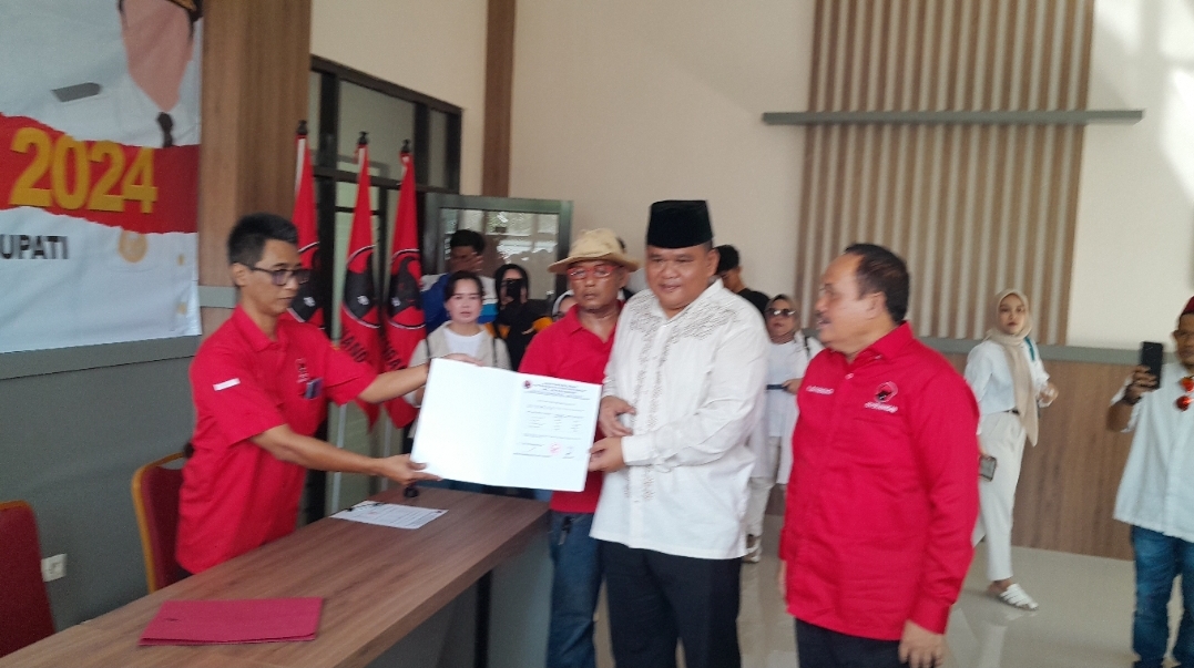 Kepala Dinas PUPTR Mendaftar Calon Bupati Pangandaran 2024