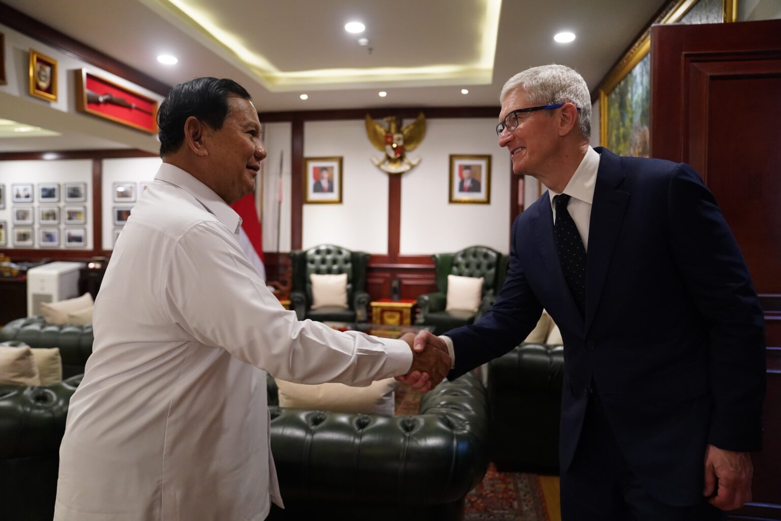 Apple’s CEO Tim Cook Visits President-Elect Prabowo Subianto After Sending Congratulatory Letter