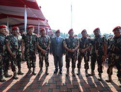 Prabowo Subianto Receives Thunderous Applause as He Joins the 72nd Anniversary Celebration of Kopassus