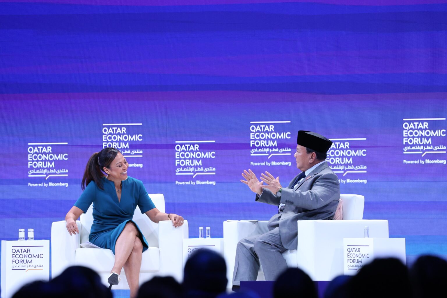 Prabowo Subianto memberikan jawaban komprehensif tentang demokrasi dalam kepemimpinannya, mendapat sambutan meriah di Qatar Economic Forum