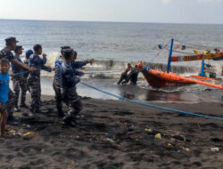 Nelayan Banyuwangi Mengalami Kerugian Besar Akibat Perahu Rusak Dipukul Ombak Kuat