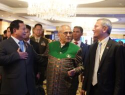 Prabowo Subianto Embraces Timor Leste President Ramos Horta at IISS Shangri-La Forum in a Heartwarming Moment