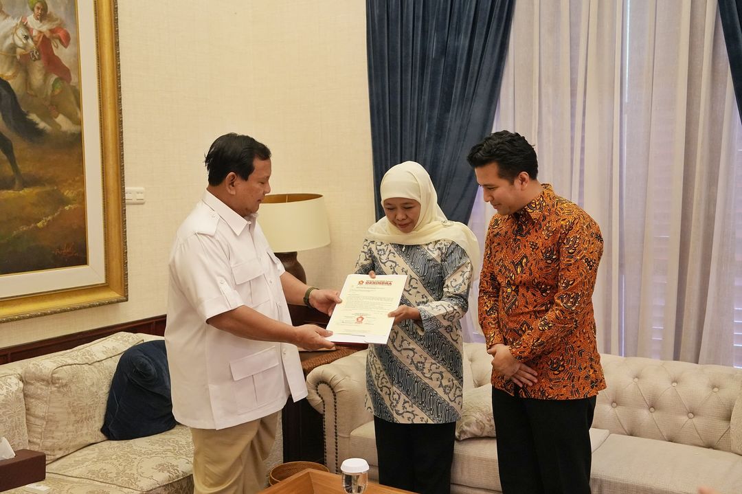 Prabowo Subianto Presents Letter of Recommendation for Candidate of East Java Governor