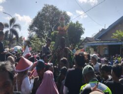 Meriahkan Sedekah Bumi di Desa Kuripan Cilacap dengan Arak-arakan Jolen dan Rebutan Gunungan