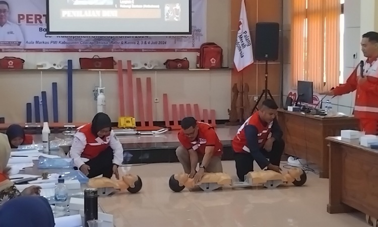 PMI Cilacap Memberikan Pembekalan P3K kepada Pembina PMR untuk Siaga Hadapi Kasus Kecelakaan di Sekolah