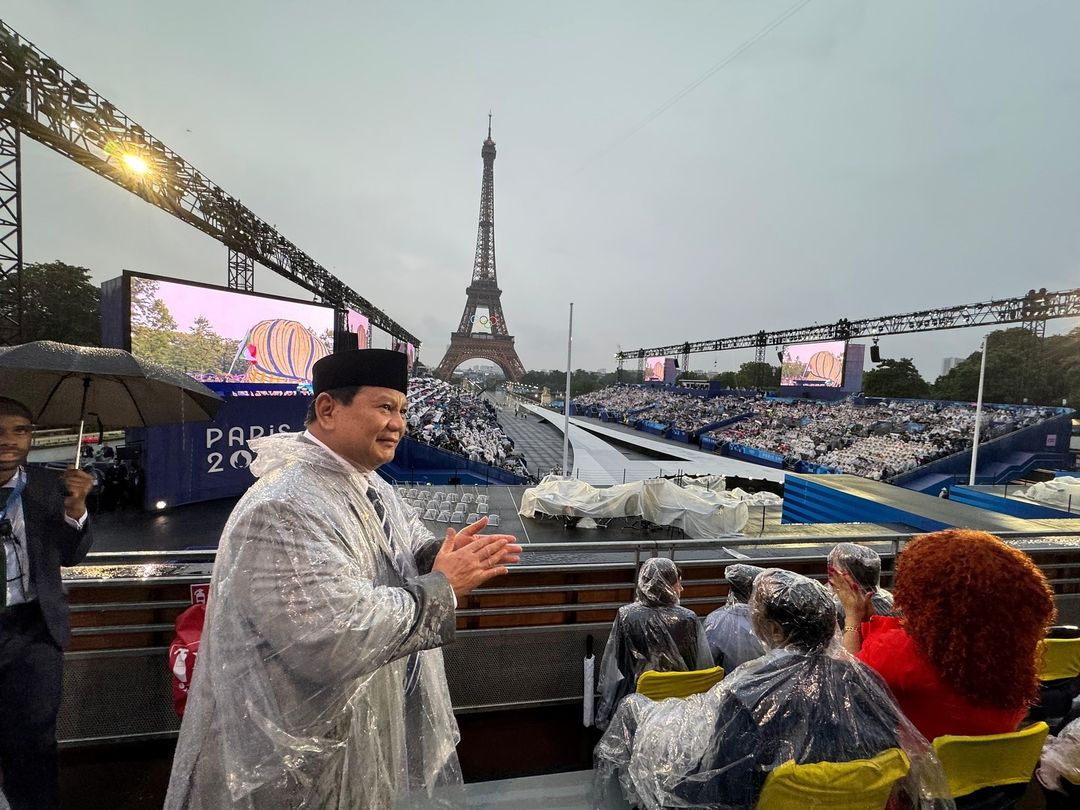 Prabowo Subianto Menghadiri Opening Ceremony Olimpiade Paris 2024, Melambaikan Tangan dan Memberikan Semangat kepada Kontingen Indonesia