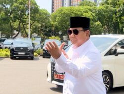 Prabowo Subianto Goes for a Light Jog and Strikes a Silat Pose at the Presidential Palace Post-Leg Surgery