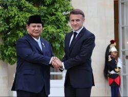 Prabowo Subianto Receives Warm Welcome from Macron at the Élysée Palace with Honor Guard