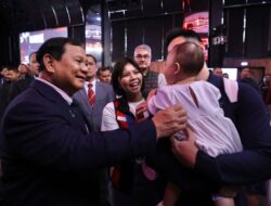 Prabowo Subianto Bertemu dengan Greysia Polii dan Keluarganya di Paris