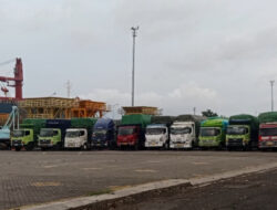 Kapal Tidak Dapat Mengisi Bahan Bakar, Pengemudi Truk Mengklaim Sudah Dua Hari Tertahan di Lombok