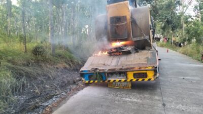 Sopir dan Kernet Tewas Setelah Truk Angkut Alat Berat Tersangkut Kabel Listrik di Cilacap