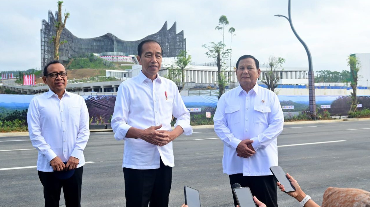 Presiden Jokowi dan Menhan Prabowo Subianto Tinjau Kemajuan Pembangunan IKN pada Senin Pagi