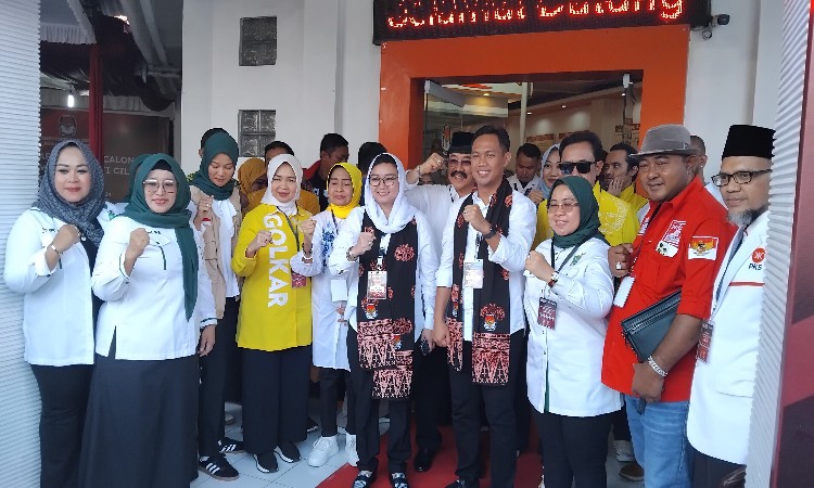 Syamsul-Ammy dari Lima Parpol Daftar Resmi sebagai Cabup-Cawabup ke KPU Cilacap