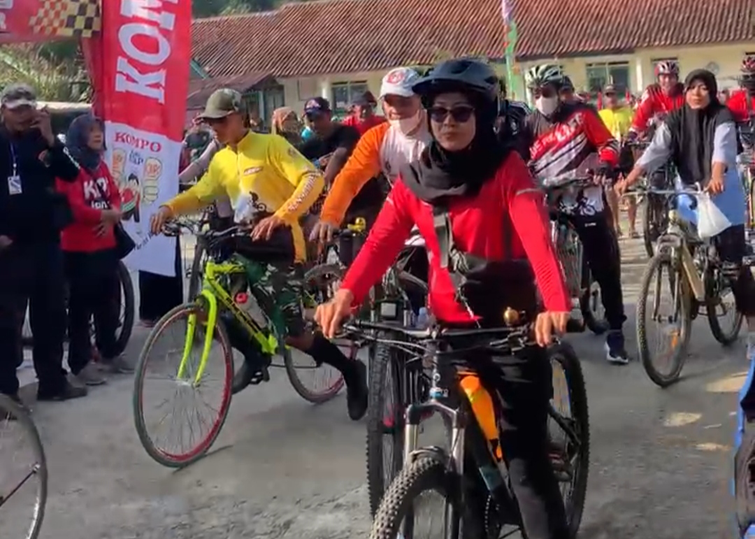 Ratusan Pesepeda Meriahkan HUT ke-79 RI melalui Fun Bike FPRB Mandiraja