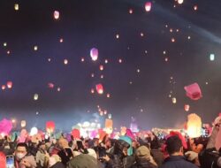 DCF 2024 Dihias Meriah oleh Musik Jazz di Atas Awan, Langit Dieng Menjadi Penuh dengan Ribuan Lampion Warna-warni