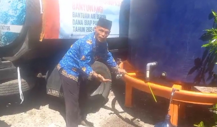 BPBD menyuplai air bersih ke tiga kecamatan yang mengalami kekeringan di Banyuwangi