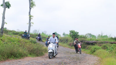 Gus Makki Mendengarkan Keluh Kesah Warga Dusun di Kalibaru tentang Penerangan, Jalan Rusak, dan Pupuk