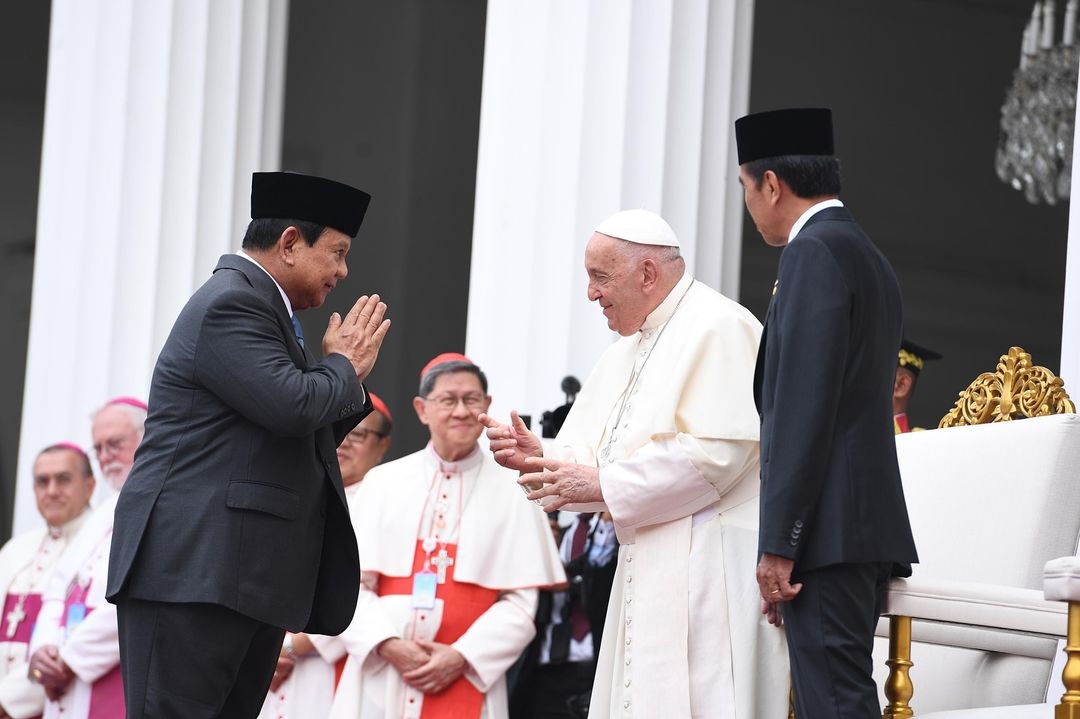 Prabowo Subianto and Pope Francis Shake Hands, Discuss Indonesia’s Diversity and Harmony