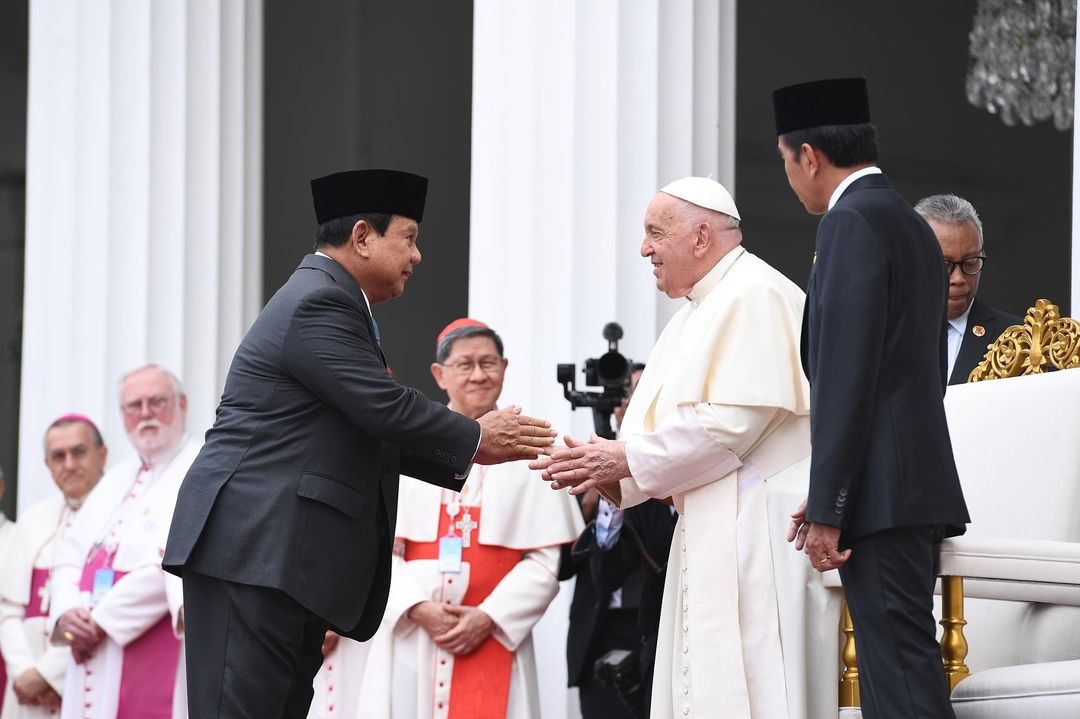 Prabowo Subianto Memposting Momen Bersalaman dengan Paus Fransiskus: Indonesia Diberkati dengan Keberagaman dan Harmoni