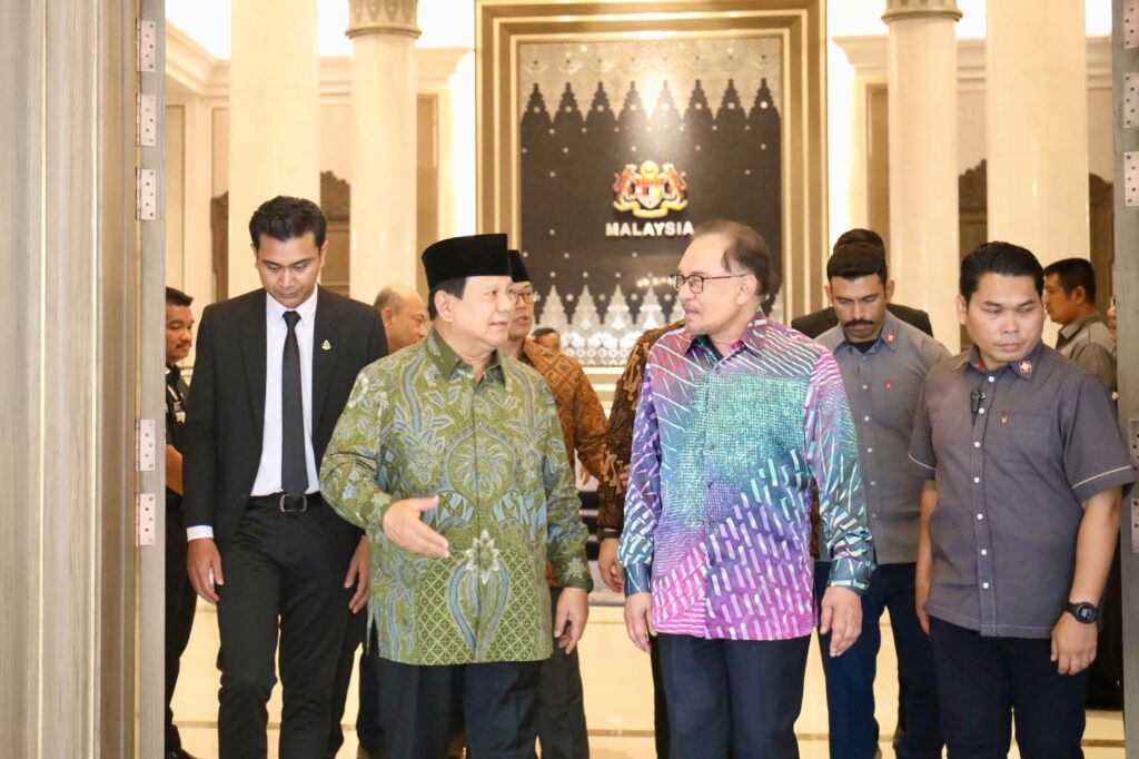 Prabowo Subianto Invites Anwar Ibrahim to His Inauguration as Two Longtime Friends Reunite