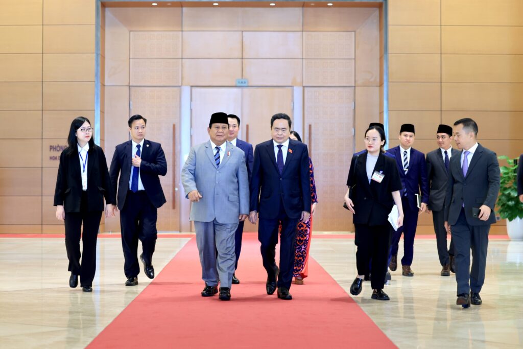 Prabowo Subianto meets Prime Minister of Vietnam, praises their fight for independence