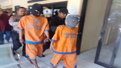 Kronologi Bapak dan Anak Tertangkap Saat Mencuri Motor Pelajar di Jabon Sidoarjo yang Berujung pada Penghakiman dari Warga.