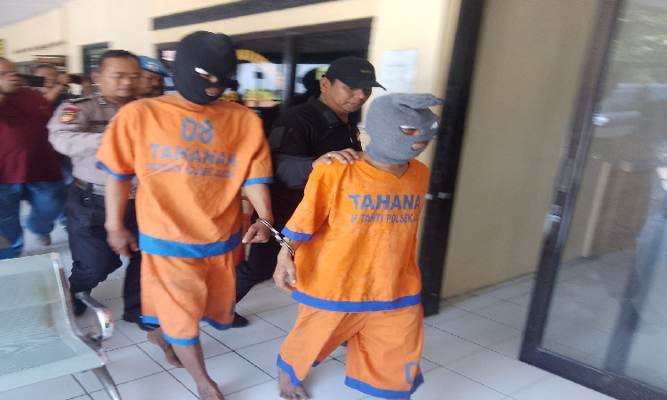 Kronologi Bapak dan Anak Tertangkap Saat Mencuri Motor Pelajar di Jabon Sidoarjo yang Berujung pada Penghakiman dari Warga.