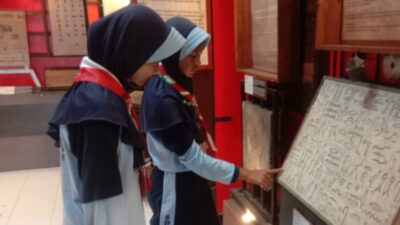 Siswa SDU Nurul Huda Meningkatkan Literasi dengan Mengunjungi Museum Huruf Jember