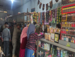 Operasi Gabungan Satpol PP Bondowoso Terhadap Peredaran Rokok Ilegal di Pujer Sambil Memberikan Pendidikan kepada Masyarakat