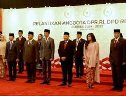 Prabowo Subianto dan Jokowi Bersama-sama Naik Mobil Menuju Pelantikan DPR Terpilih di RI 1