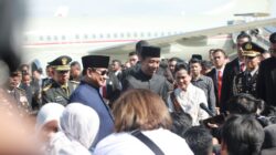 Prabowo Subianto Joins Jokowi at Halim, Sends Well Wishes for His Future