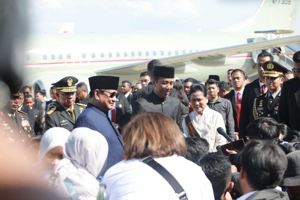 Prabowo Subianto Joins Jokowi at Halim, Sends Well Wishes for His Future