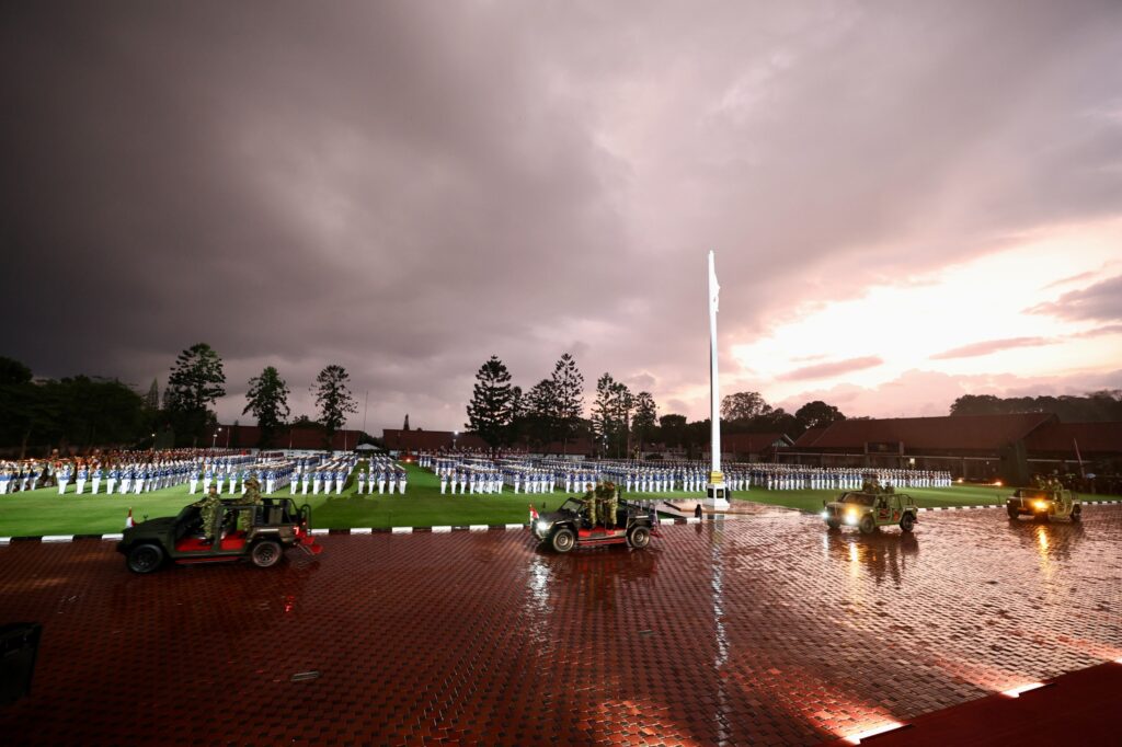 Prabowo Subianto Leads Generals in Cabinet March Through Rain, Emphasizing Solidarity: “Leaders Stand with Soldiers”