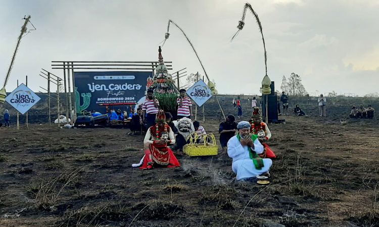 Event Ijen Caldera Fiesta Disparbudpora Bondowoso, Mempersembahkan Tarian Tradisional Ojung, Singo Ulung, dan Rokat Bumih