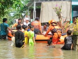 Banjir Gresik: Giliran Sungai Solo Meluap, 3 Sungai Kepung!