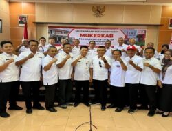 PMI Cilacap Memberikan Dana Subsidi Rp 8 Juta kepada PMI Kecamatan