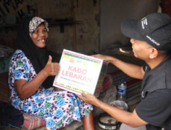 IZI Jatim dan ZIS Indosat Ooredoo Hutchison Berbagi Kado Lebaran untuk Janda Jompo Duafa