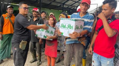 THR dan Bingkisan: Sopir dan Pemilah Sampah di Sidoarjo Meriahkan Lebaran