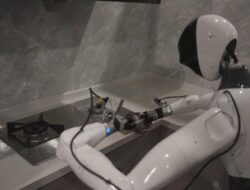 Robot Agibot asal China: Dilatih Nyetrika & Membuat Sandwich