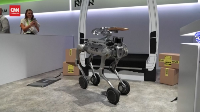 Kurir Paket Berlengan Besi di Pameran Robot